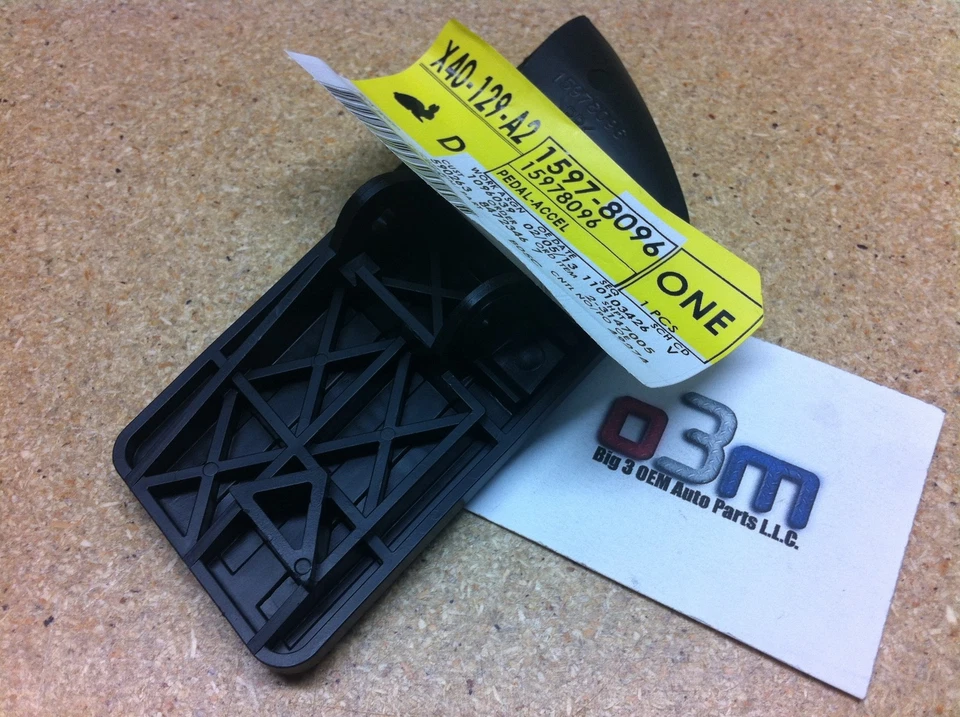 Chevrolet C/K Tahoe Suburban Blazer GMC C/K Yukon Accelerator PEDAL new OEM - Image 2 of 4