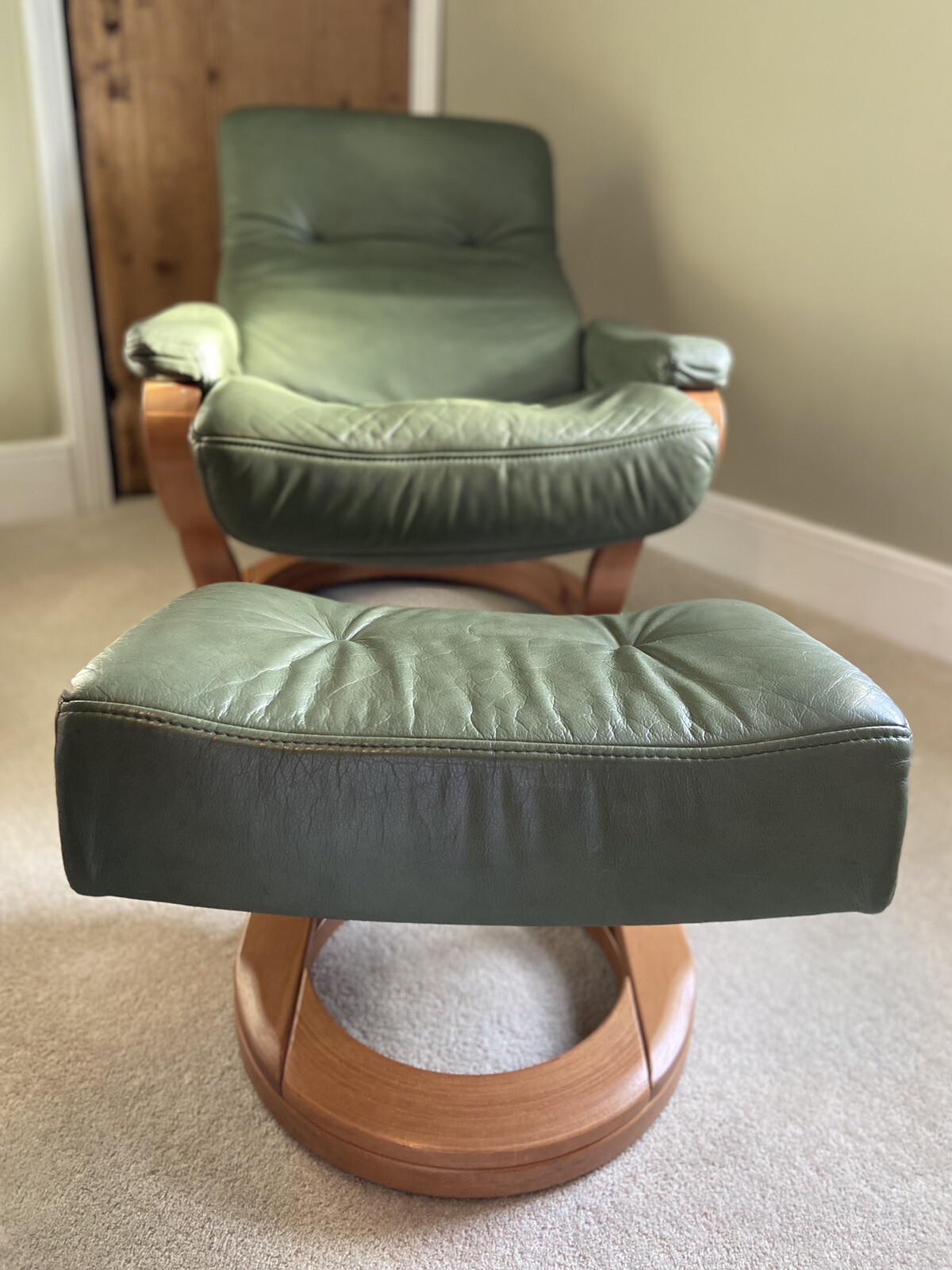 HIMOLLA Zerostress Chair & Footstool, Beige Leather Stressless Recliner