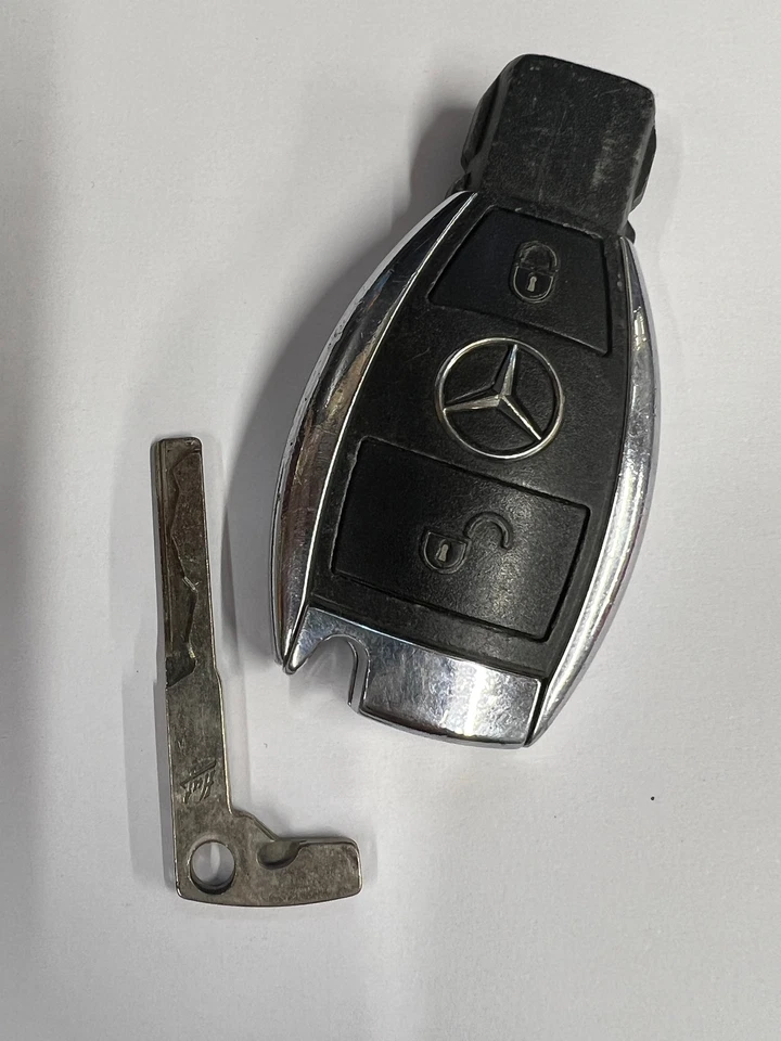 MERCEDES 2 BUTTON REMOTE SMART KEY FOB TESTED LOOK A C E CLASS, ETC CHROME - Image 3 of 4