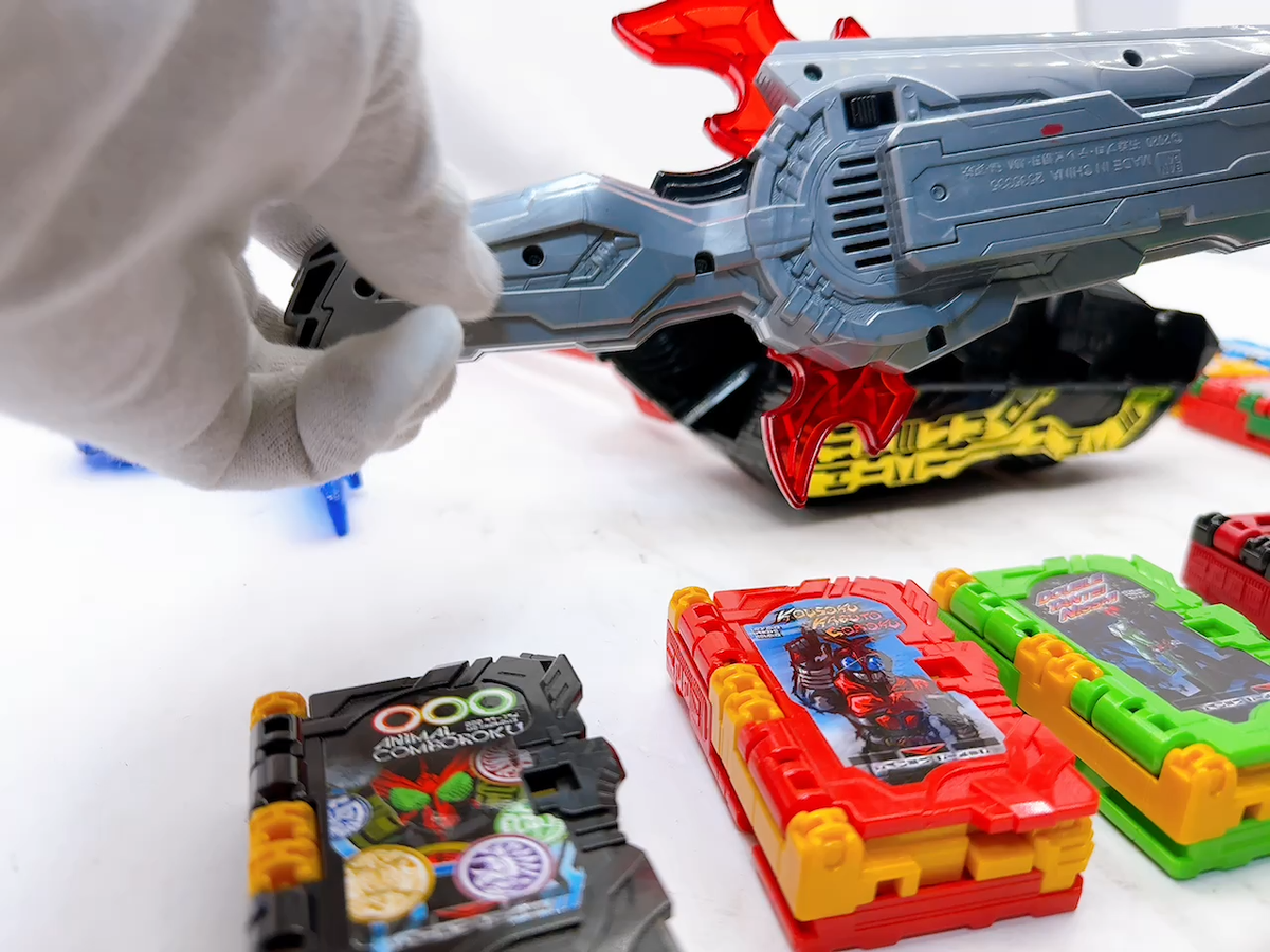 Bandai Kamen Rider Saber DX Seiken Swordriver Kaenken Rekka Ninja