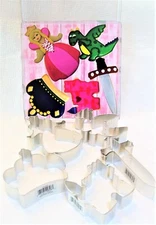 NIB R & M INTERNATIONAL 5 PIECE FANTASY PRINCESS METAL COOKIE CUTTERS