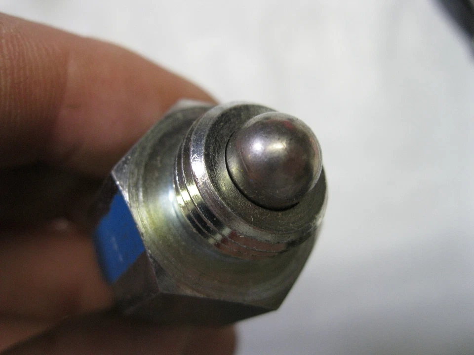 4WD Indicator Light Switch Airtex 1S3164 (switch only no o-ring) Foto 4 de 4