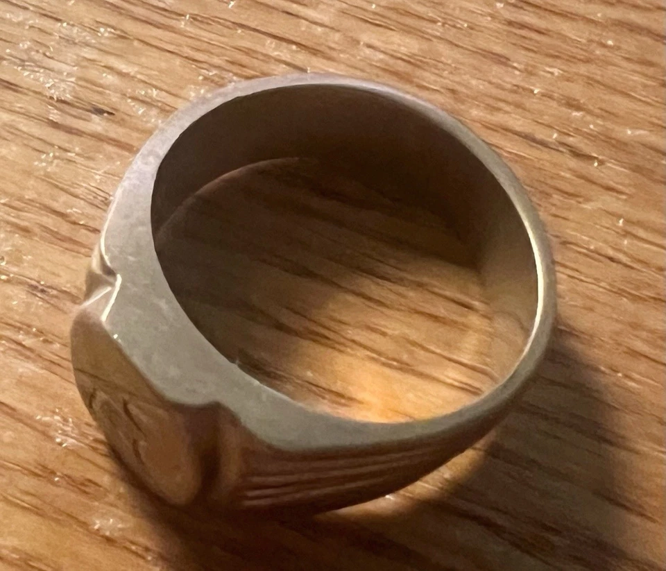 Anillo de sello vintage para hombre pesado 13 GM talla 11,5 marca de latón macizo 18K Foto 2 de 4