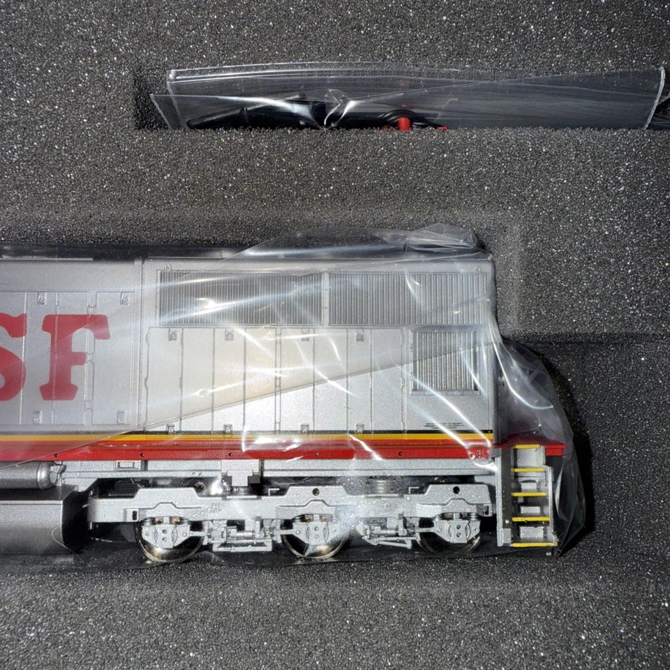 HO ATHEARN GENESIS G6136 SD75M BNSF NO Cab # - Image 4 of 4