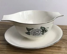 VTG Homer Laughlin DEBUTANTE/HLCD11 Gravy boat W/ Attached Under Plate 7” EVC