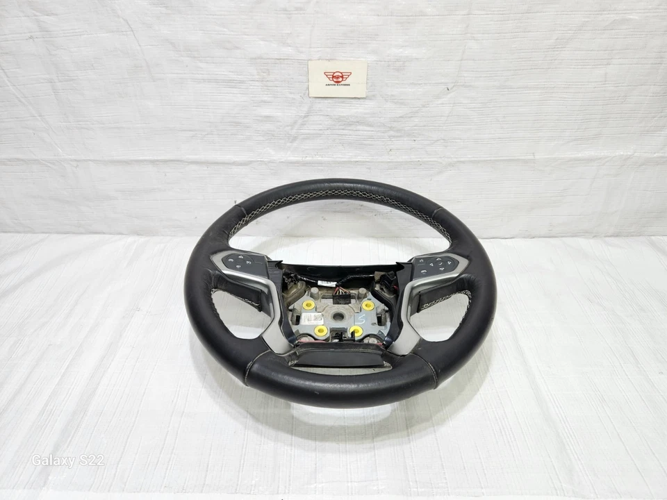 Volante Chevrolet Tahoe 2015-2020 con interruptor multifunción OEM 84483746 Foto 2 de 4