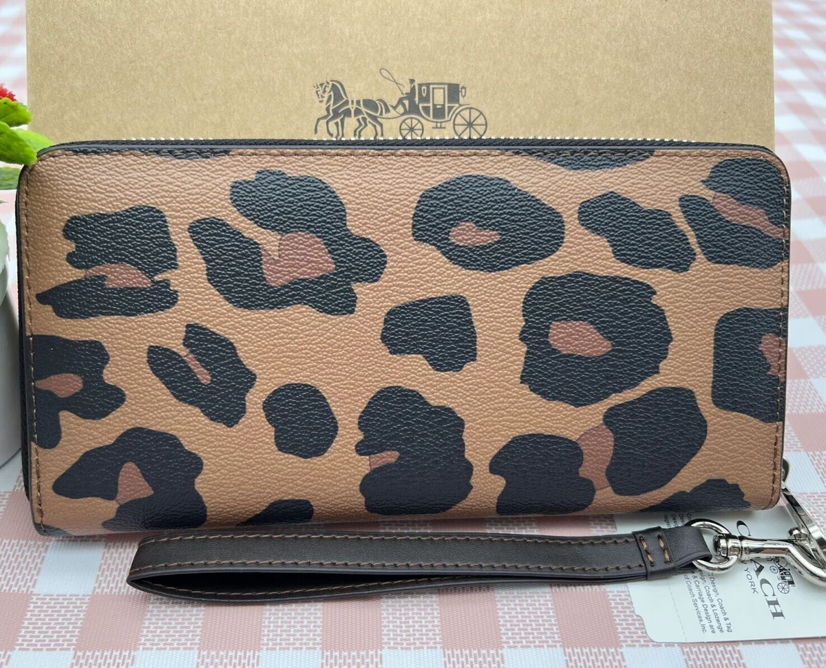 I know it's tacky, but I'm obsessed with Coach Outlets new Hawaiian print !  : r/handbags