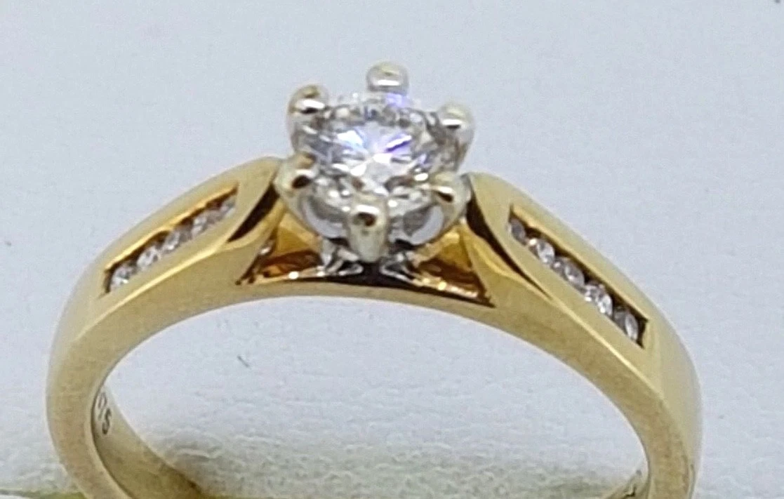 9K Diamond Engagement RING Total Diamond weight 0.40 ct