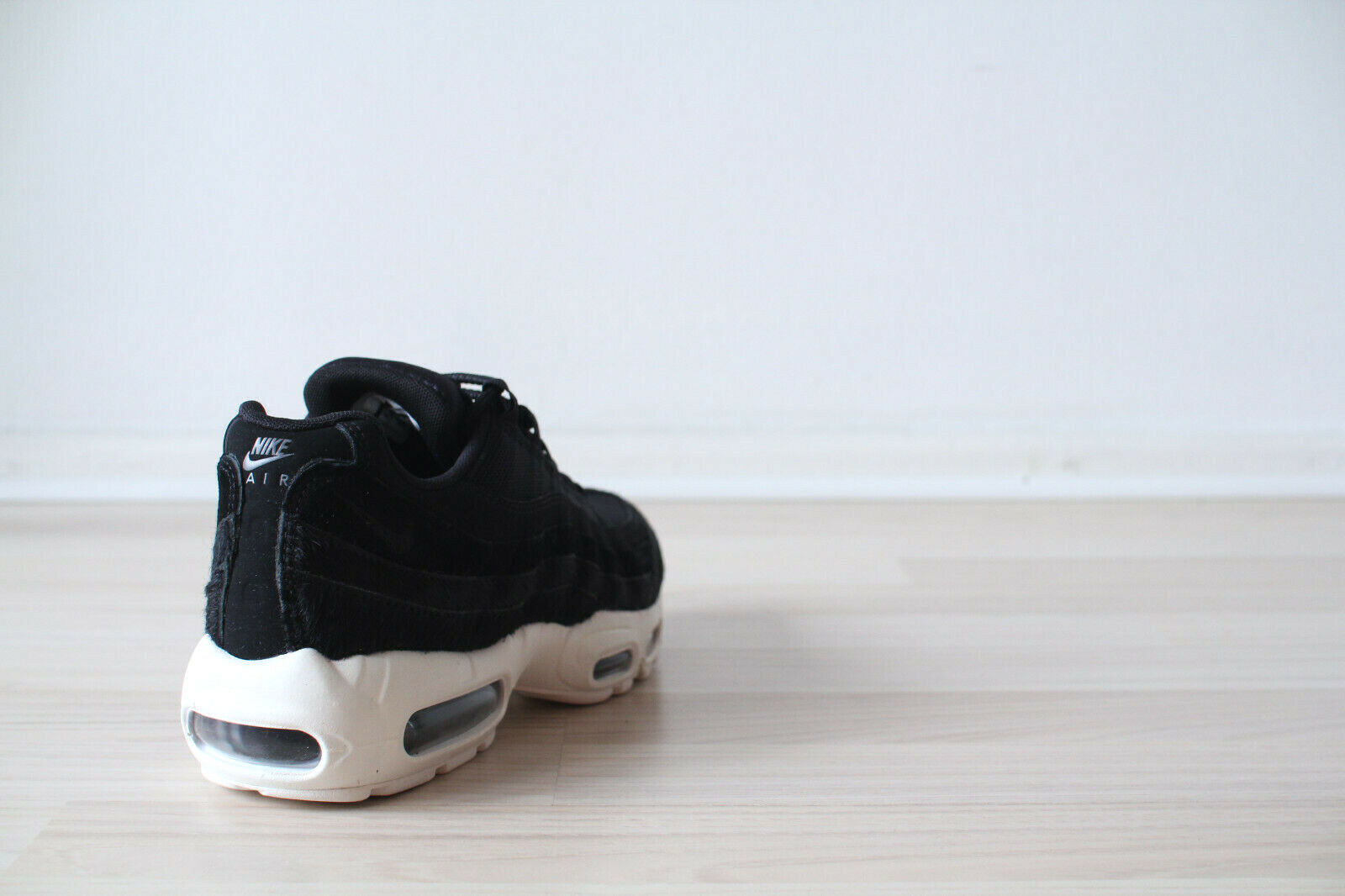 Nike Air Max 95 LX Pony Hair WMNS nero bianco taglia 40 UK 6 NUOVE AA1103 001