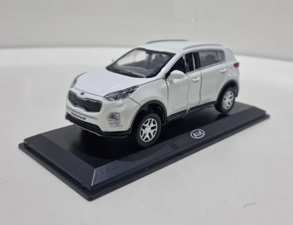 Modellauto Kia Sportage Weiß 1:38 Original mit Pull Back NEU KIA10333-WH