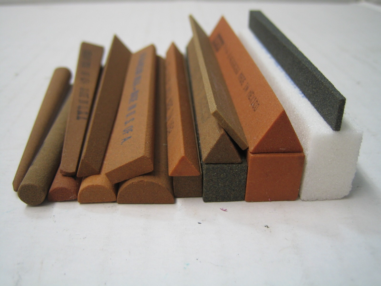 Machinist Tools Mixed Lot of 17 Norton India Oil Stones NOS gunsmith