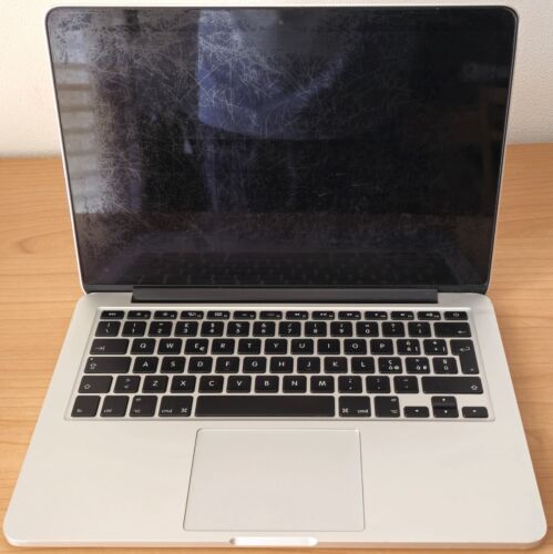 Apple MacBook Pro (Retina, 13-inch, Early 2015) A-1502 - Picture 1 of 22