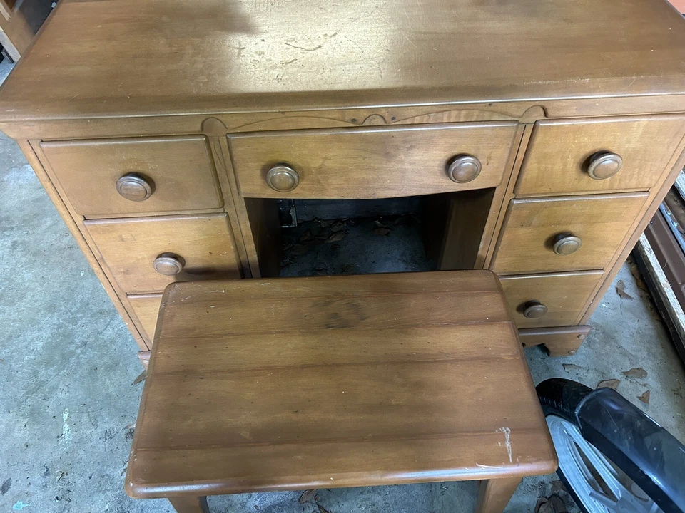 古董枫木桌带镜凳 — 第 2/3 张图片