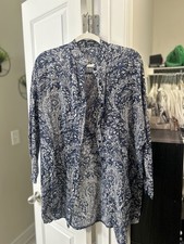 WOMENS BUTTON UP BLOUSE SIZE MEDIUM BLUE AND WHITE PAISLEY PRINT