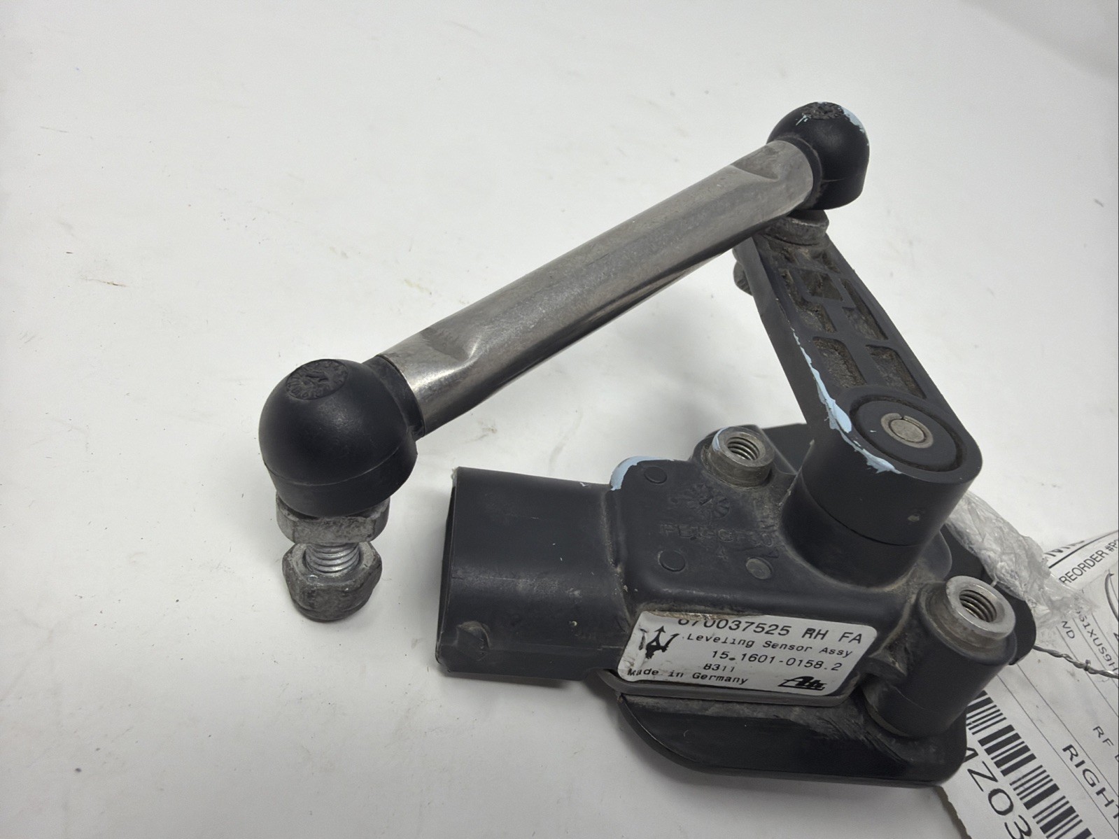 Maserati Levante 2017 Front Right Ride height sensor P/N 670037525