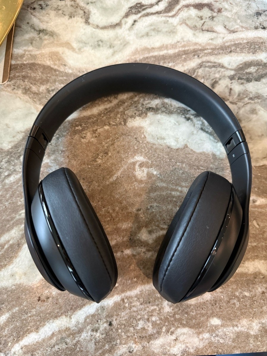 Beats Studio 2 Wireless - Black Bluetooth Over-Ear Headphones