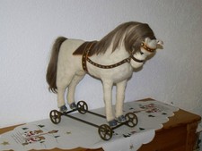 Steiff Pferd auf Rädern von 2005 Traveler Horse on Wheels 46 cm NEU Knopf Fahne