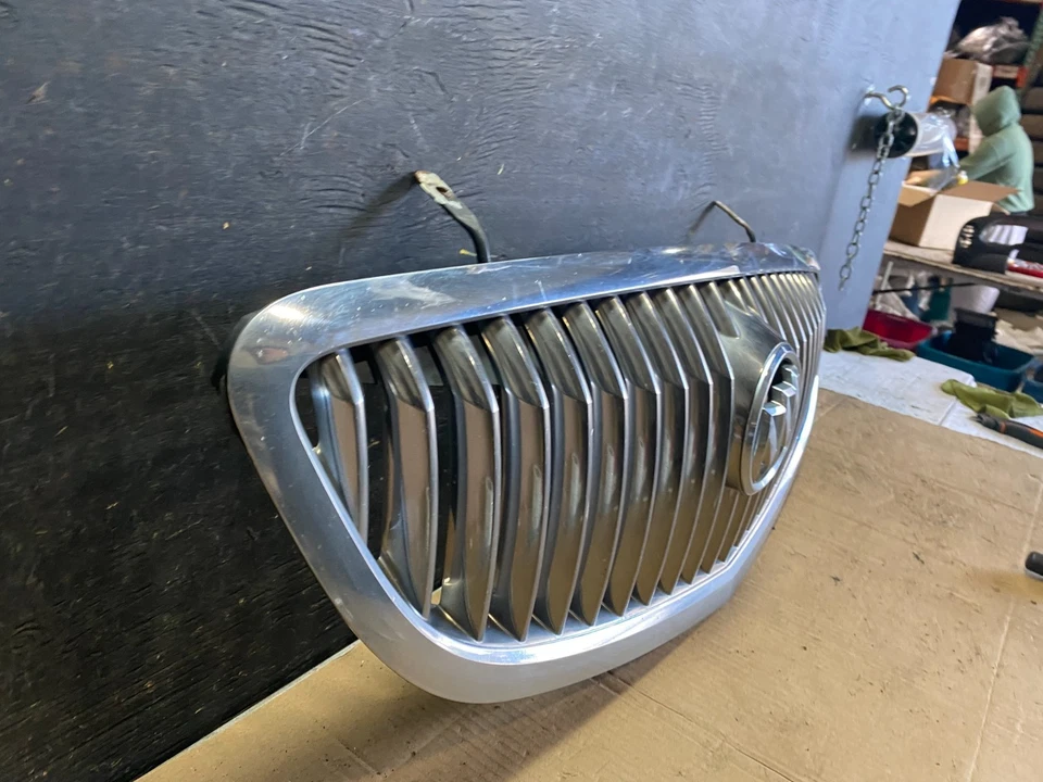 Parrilla superior delantera Buick Enclave 2008 a 2012 OEM T3980 DG Foto 3 de 4