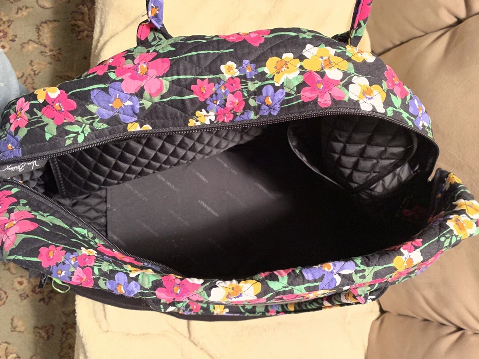 Vera Bradley Floral pattern NEW Traveler Suitcase Luggage Carry On Bag 21" x 15" - Image 3 of 3