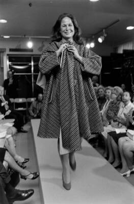 Actress Colleen Dewhurst models an archival Trig�re ensemble The - Old Photo 1