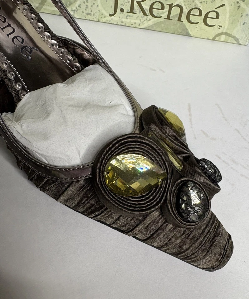 Tacones para mujer J. Renee talla 7 M plisados satinados punta abierta honda trasera, color estaño Foto 4 de 4