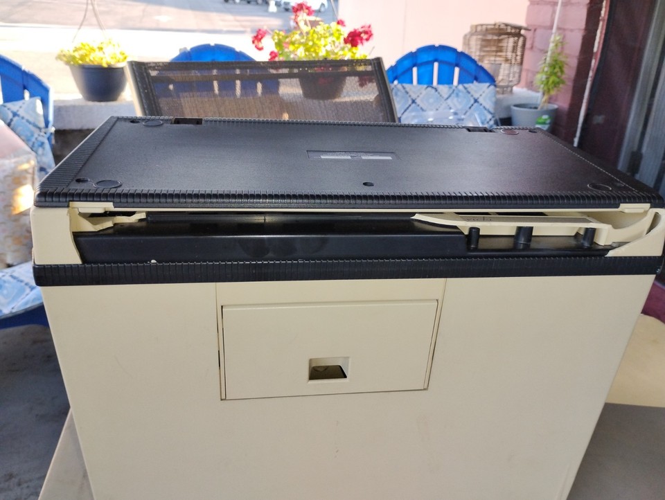 RARE Vintage Victor Vicki Portable Luggable Computer - TESTED & FULLY ...