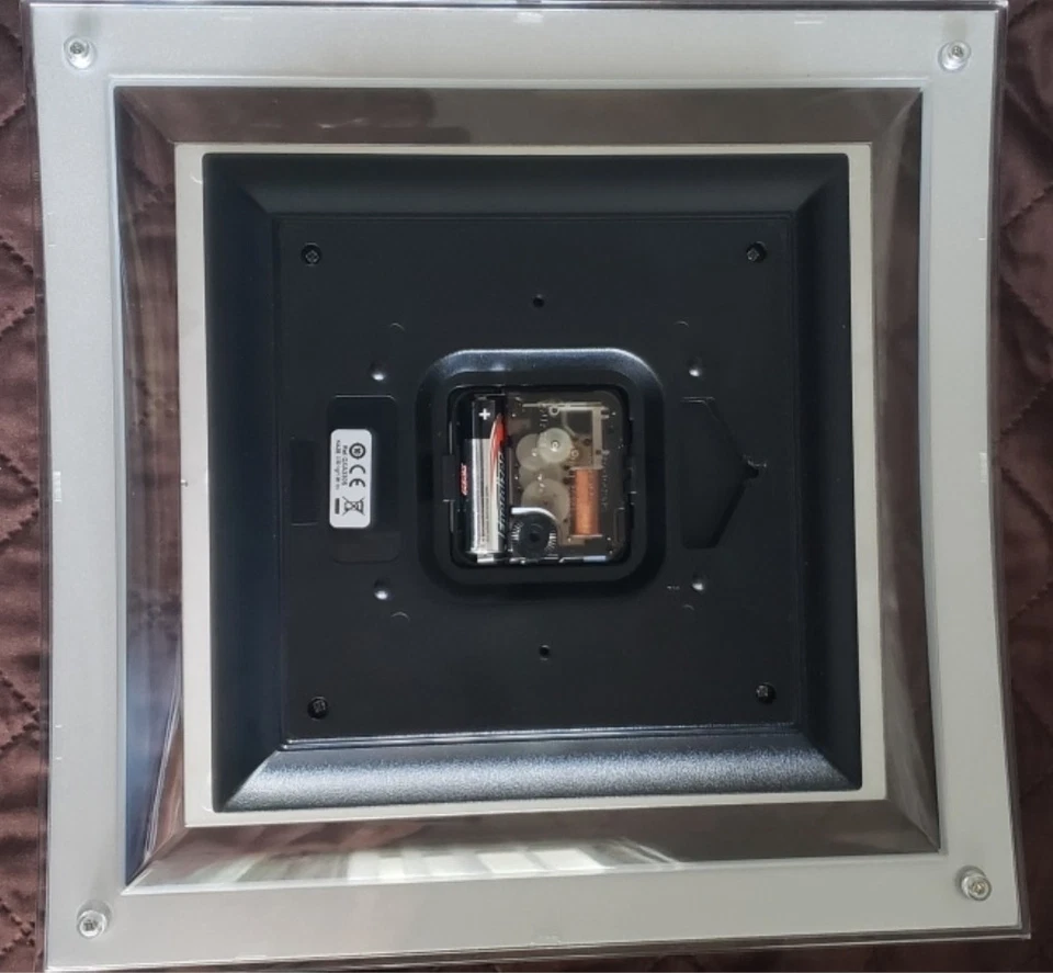 Reloj de Pared Cuadrado Cristal Vidrio Curvo 12" Tono Plata Translúcido Seiko Foto 4 de 4