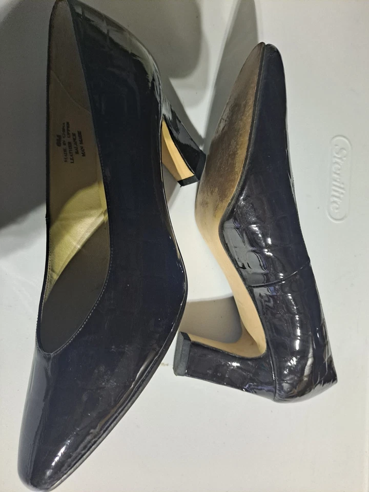 Woman's Andrew Geller Leather heels- Size 6 - Image 2 of 2