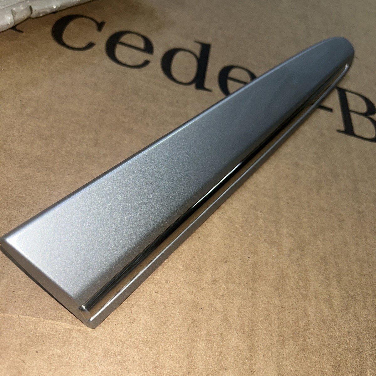 A2096902662 9744 MERCEDES BENZ C209 REAR FENDER RIGHT MOULDING