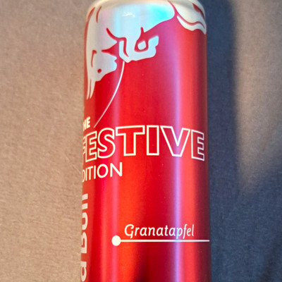 Red Bull Festive Edition Granatapfel Energy Drink Deutschland (Abgelaufen)