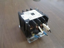 Siemens Lighting & Heating Contactor LEN00B400***A 120V Coil 20A 600V Used