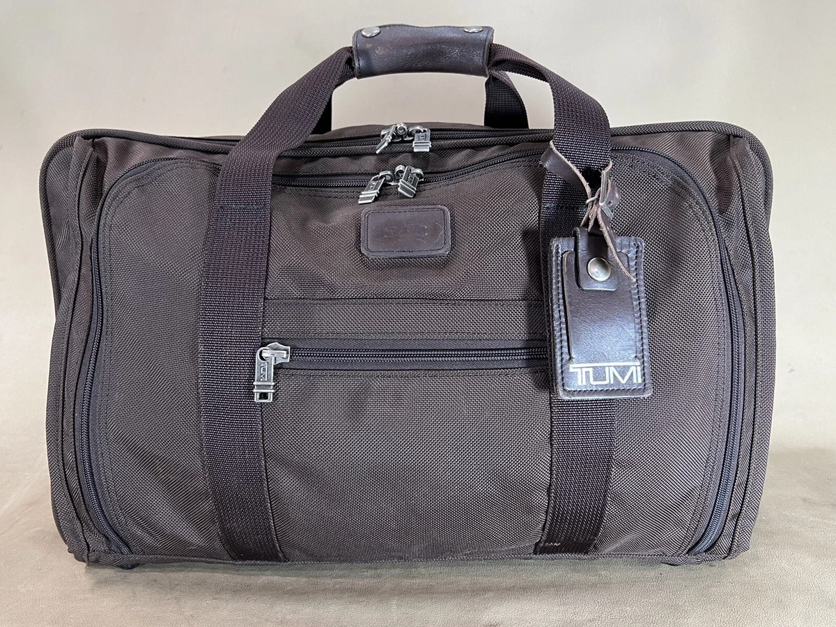 Tumi weekender 2024 duffel bag