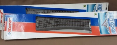 2 Roco HO Curved Turnouts Right Manual with Roadbed #42569