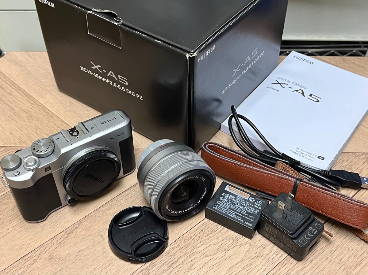 FUJIFILM X-A5 シルバー/オレンジ FUJIFILM X-A5 レンズキット シルバー