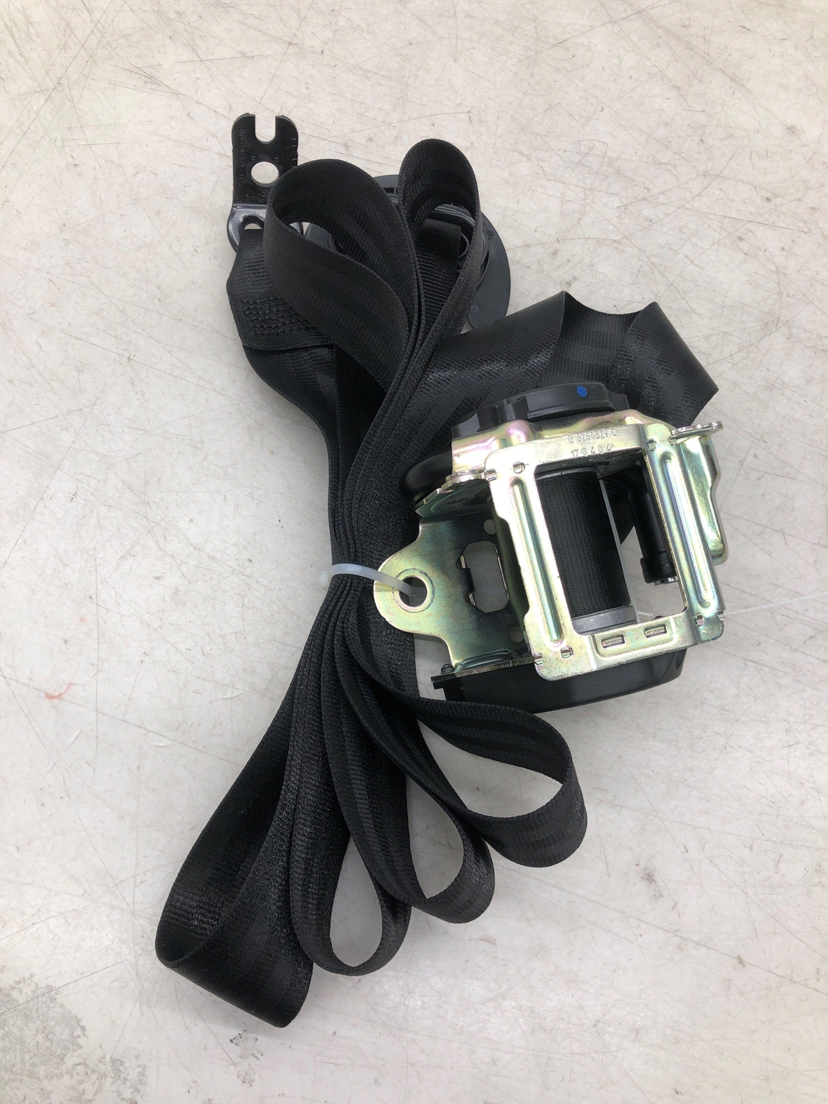 2016-2020 BENTLEY BENTAYGA REAR RIGHT PASSENGER SIDE SEAT BELT RETRACTOR BLACK