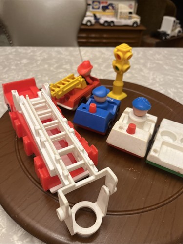 Fisher Price Little People Vintage Toy firetrucks police cars - Picture 5 of 9