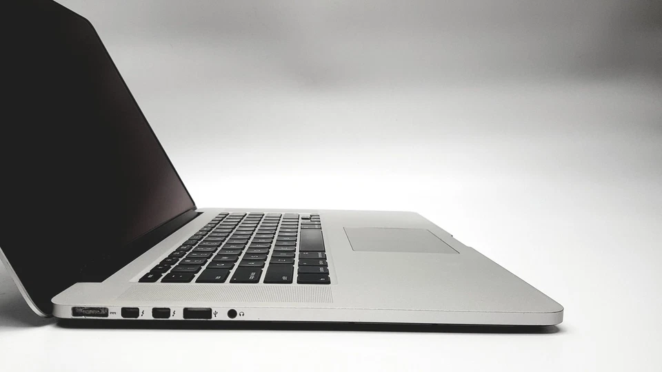 Apple Macbook Pro 15" Mid 2015 A1398 Retina I7 2.2GHz 16GB 256GB SSD MJLQ2LL/A - Image 3 of 4