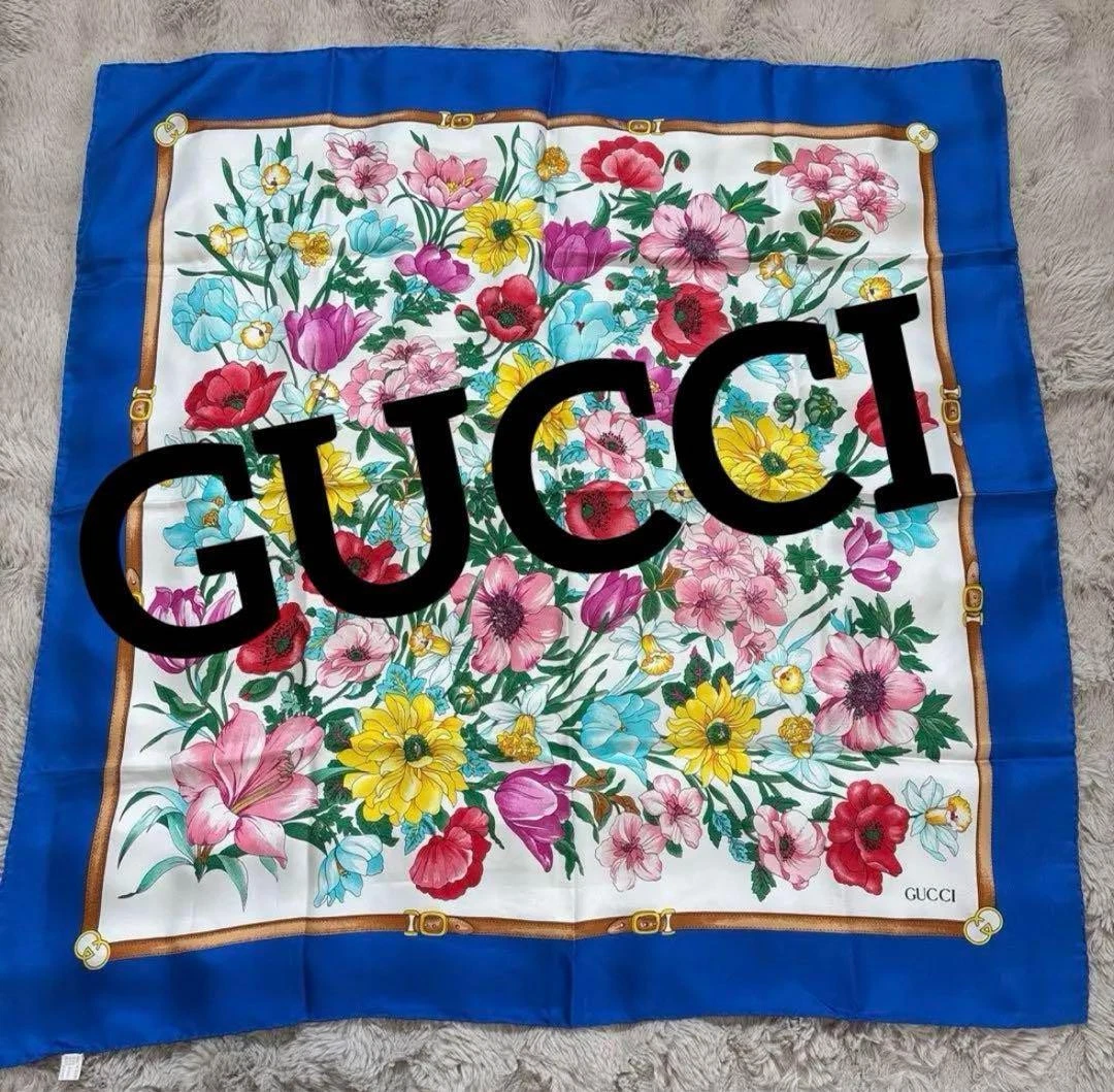 Grande écharpe GUCCI motif fleurs flore