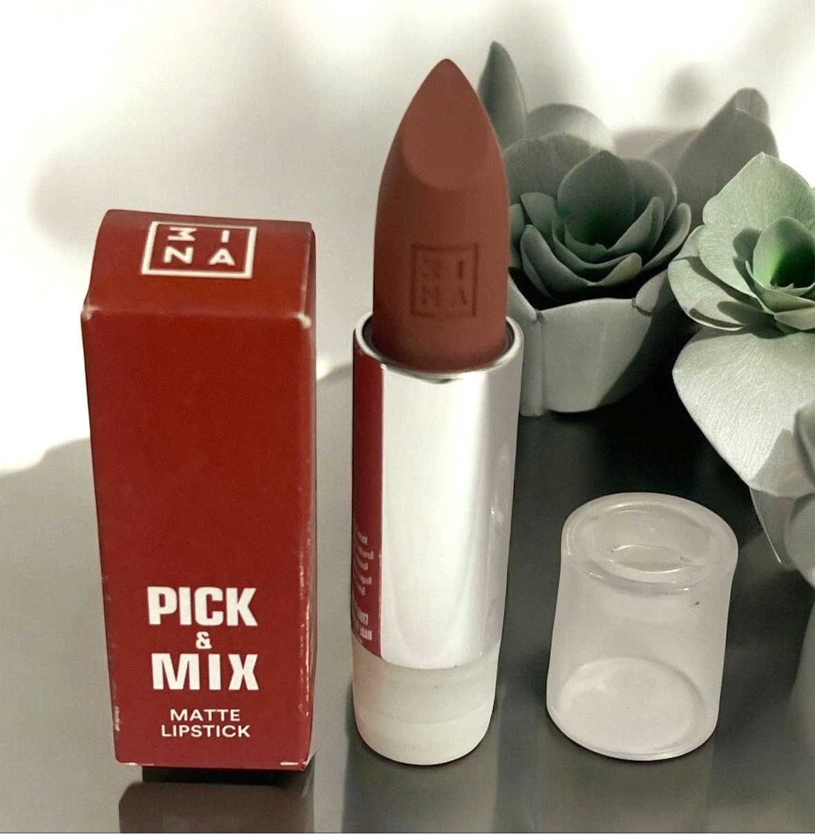 Lipstick 114 (Light Brown)