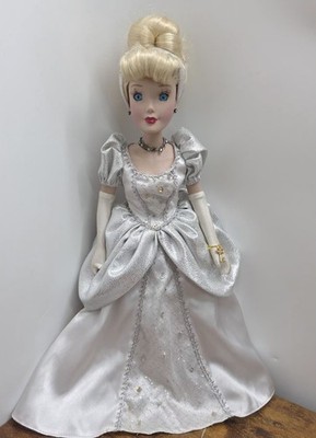 Disney Prinzessin Cinderella Messing Schlüssel Porzellan Andenken Puppe 16'' Silber Kleid 