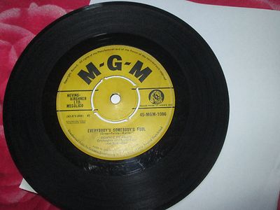 Connie Francis Everybody's Somebody's Fool 45 MGM-1086 UK 7 inch Vinyl Single 