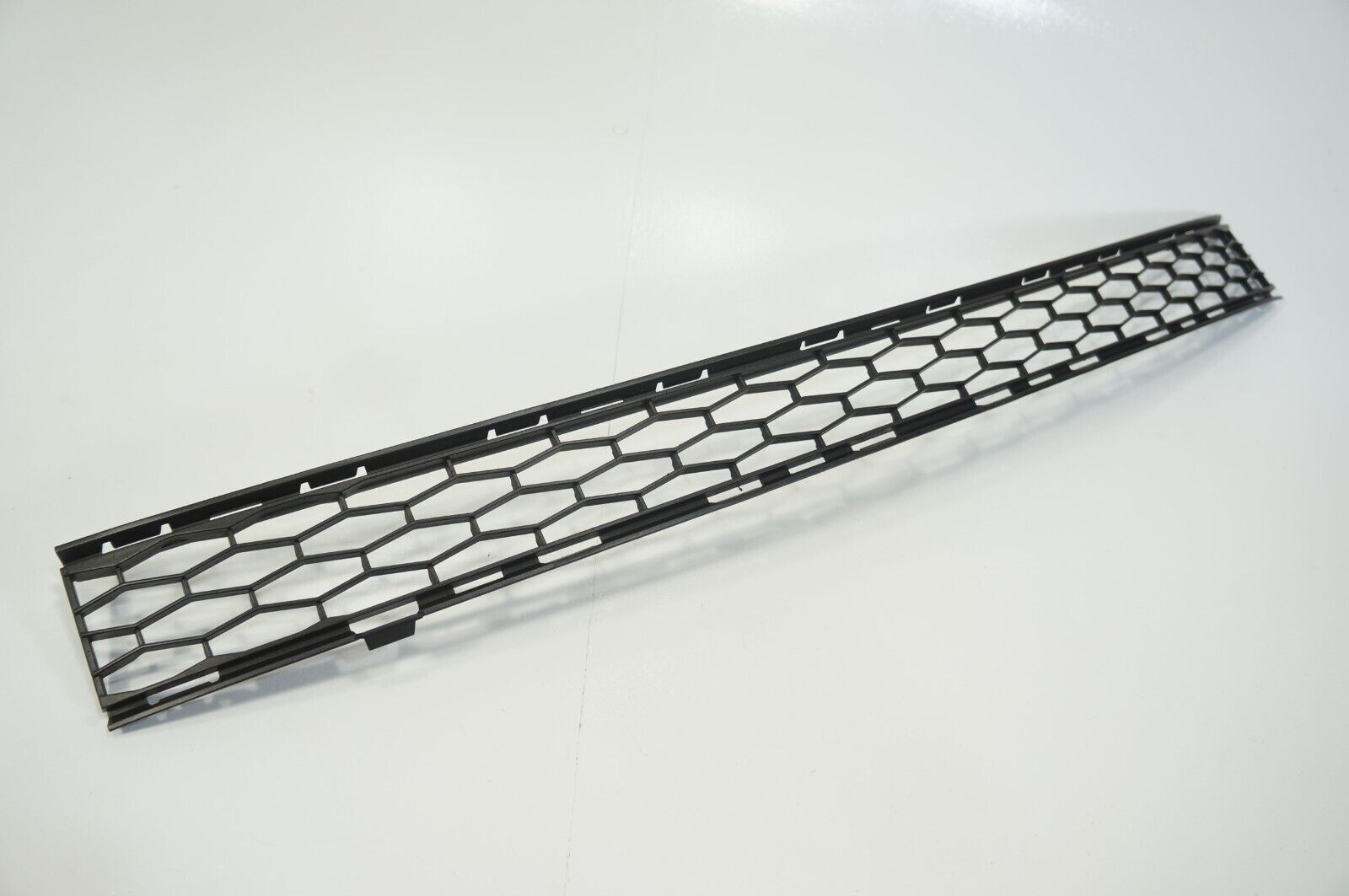 2014-2017 maserati ghibli front bumper center lower bottom grille grill