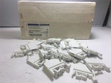 (Lot of 22) Telemecanique AB1 VV435UBLA Screw Clamp Terminal Block 4mm2 White
