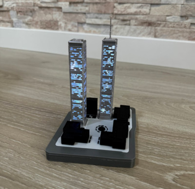 3D-gedruckte World Trade Center Twin Towers mit LED-Beleuchtung