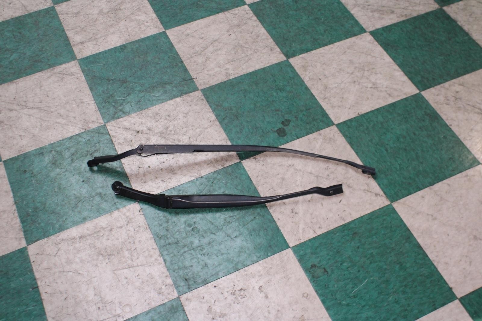 Maserati Quattroporte 2014-2021 Front Left, right Wiper arms Pair