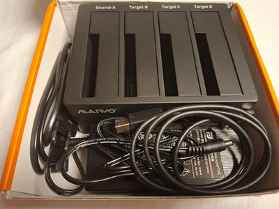4 Bay Hard Drive  K3084 4  USB3.0/Type- 3.5'' HDD Docking Station NEU