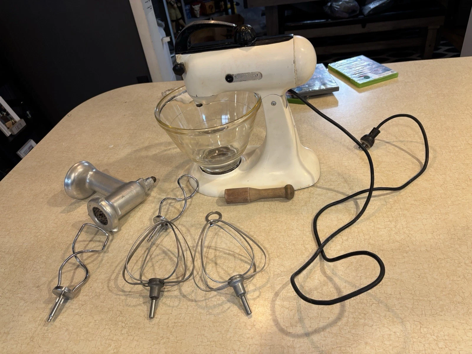 Kitchenaid mixer Vintage Model 3B White Stand Bowl W/ Attachments Works