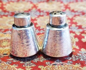 Japanese 990 PURE SILVER CPO TOYOKOKI Hammered Salt & Pepper Shakers 38 gr. RARE