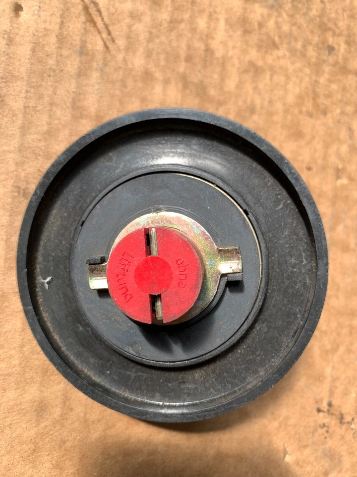 oem-volkswagen-vw-transporter-van-t25-locking-gas-fuel-cap-w-key