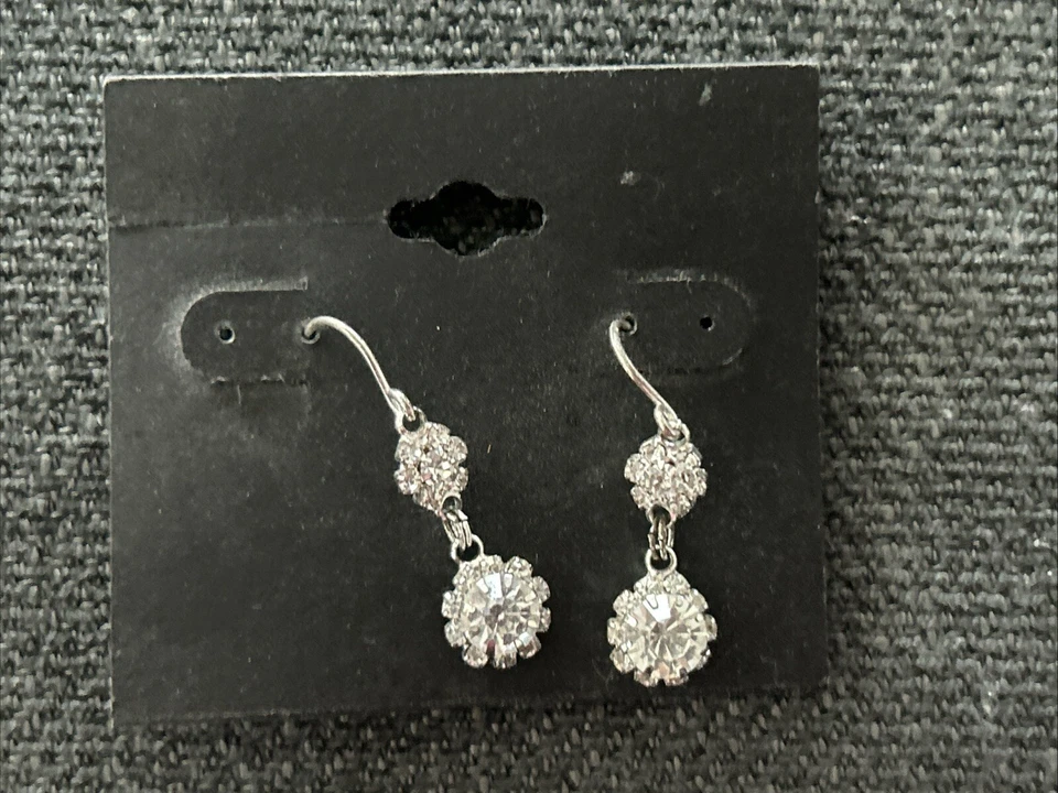 Pendientes de cristal de ley con prímula de metal Kohls y collar de diamantes con racimo de 1/10 Foto 4 de 4